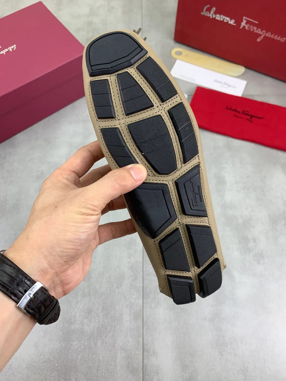 Men's shoes 💰P542 New model, high quality [Ferragamo/Ferragamo] Latest lazy slip-on shoes Original imported calfskin, imported cowhide lining + original luxury metal buckle + original combination outsole Comparison without pressure Code number: 38-45
